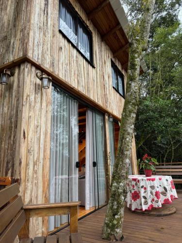 Skats, Cabana Rústica com vista para as Montanhas (Cabana Rustica com vista para as Montanhas) in Nova Petropolisa