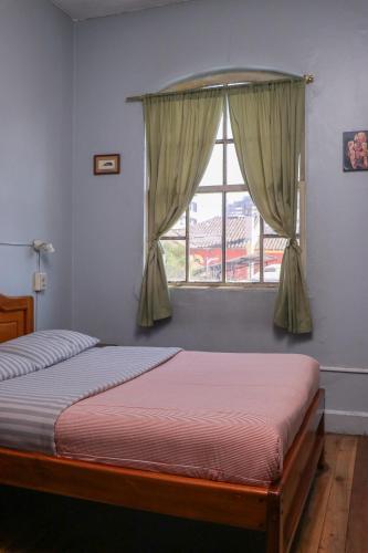 Budget Double Room image 2