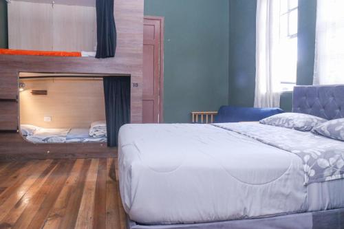 Quadruple Room with Bathroom image 3