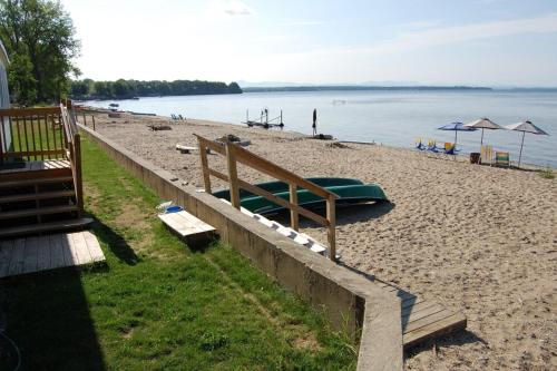 The Big Yellow Camp in โคลเชสเตอร์ (VT)