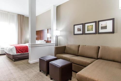 Comfort Suites West Omaha