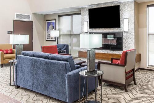 Comfort Suites West Omaha