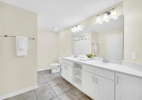 Luxury 3-Bed Condo in Storey Lake Resort - 3131 thumb 4