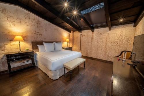 Double Room image 7