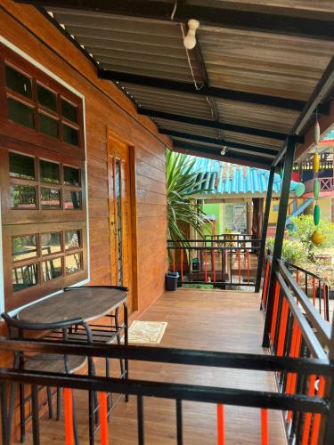 PhaluaiHomestay พะลวยโฮมสเตย์ บ้านไม้ in Ko Phaluai