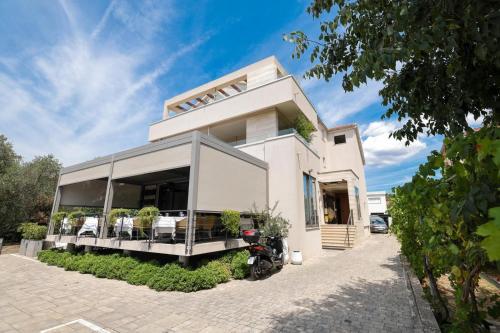 Rooms & Restaurant Matanovi Dvori, Sukošan