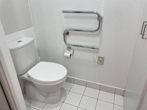 AURA B two bedrooms, 1 living room Wi-Fi skytower and street view, balcony , easy parking, Auckland (photo 11)