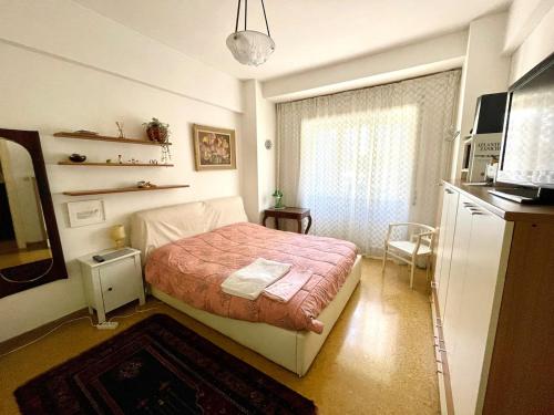 Grande stanza con letto matrimoniale bagno privato zona San Paolo-Trastevere-ROMA TRE chez l'habitant, Rome (photo 8)