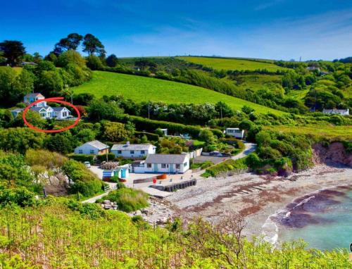 Beach Front House with Stunning Sea Views and Free Use of a Local Indoor Pool in Porthallow