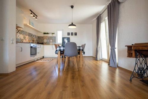 Three-Bedroom Holiday Home  image 4