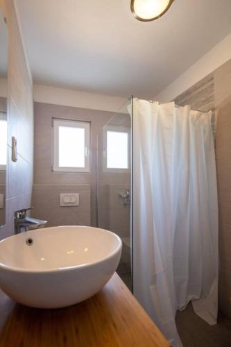 Three-Bedroom Holiday Home  image 6