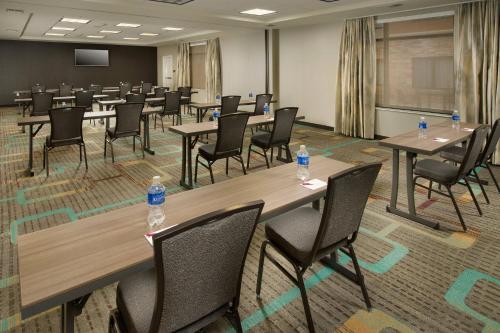 Residence Inn by Marriott Tyler - image 9