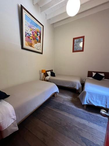 3 twin beds