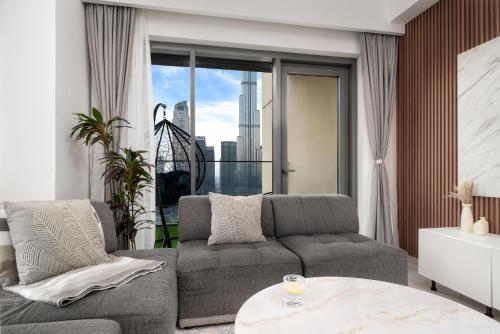 BURJ ROYALE - NEW LUXE 2BR Apartment with Full Burj Khalifa & Fountain Views, 2min to Dubai Mall, Dubái