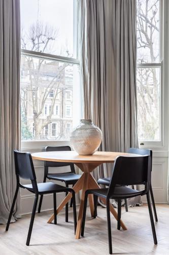 Stylish 1bed in Kensington - image 11