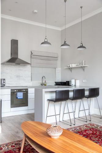Stylish 1bed in Kensington - image 10