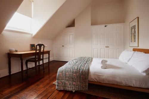 Historic Home close to CBD 3Brm with views