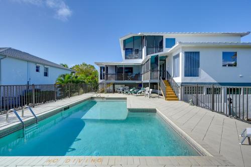 Sunny Marco Island Gem with Shared Pool and Dock! in マルコ島（FL）