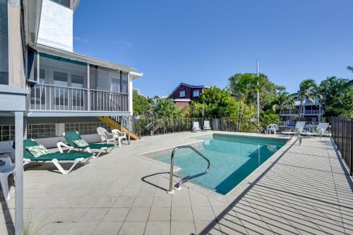 Sunny Marco Island Gem with Shared Pool and Dock! in マルコ島（FL）