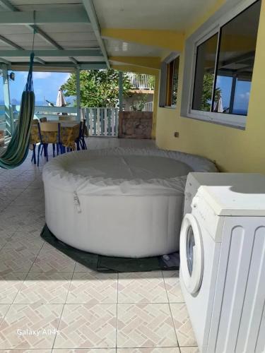 Varanda/terraço, Appartement confortable à Sainte-Luce avec jacuzzi (Appartement confortable a Sainte-Luce avec jacuzzi) in Sainte-Luce