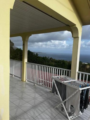 Varanda/terraço, Appartement confortable à Sainte-Luce avec jacuzzi (Appartement confortable a Sainte-Luce avec jacuzzi) in Sainte-Luce