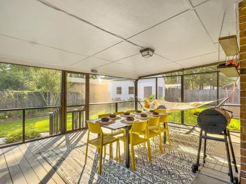 The Caspian large family house with private pool in Summerville