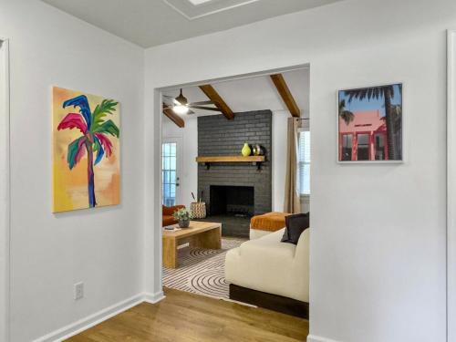 The Caspian large family house with private pool in Summerville