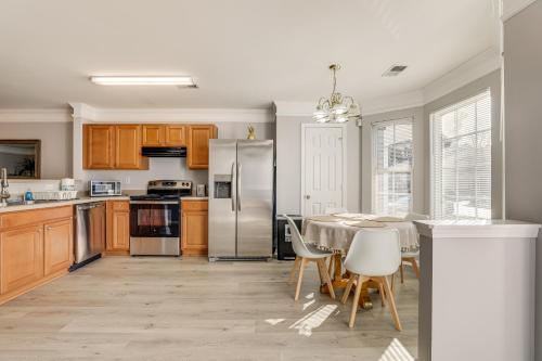 8 Mi to Downtown Atlanta Townhome! in Southwest