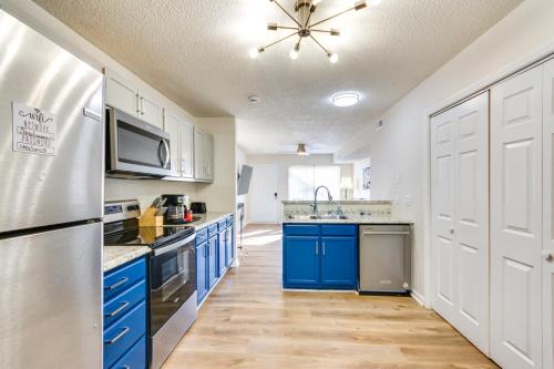 15 Mi to Greensboro Archdale Condo with Fireplace in อาร์คเดล (NC)