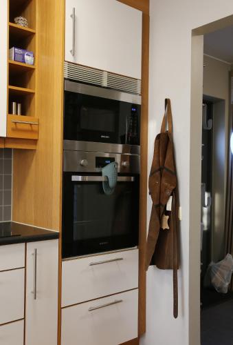 주방, 5-Bed-Rooms House with Jacuzzi, Free Parking, and 2 Toilets-Bath in Malm in 예거스로 빌라스타드