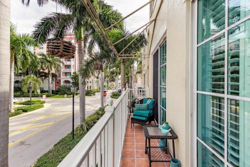 Spacious 3BR 3BA with King Bed & Amazing Pools near Intercoastal, Lantana Beach, FL in Lantana (FL)