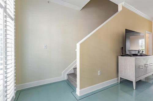 Spacious 3BR 3BA with King Bed & Amazing Pools near Intercoastal, Lantana Beach, FL in Lantana (FL)