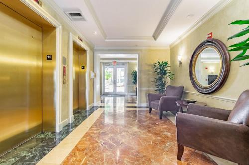 Spacious 3BR 3BA with King Bed & Amazing Pools near Intercoastal, Lantana Beach, FL in Lantana (FL)