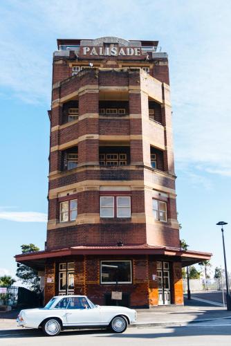 Exterior view, Hotel Palisade in The Rocks