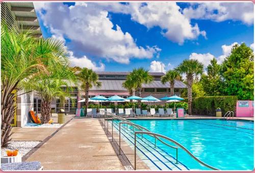 The Ember Classy 2 Bedroom with seasonal pool access The Ember Classy 2 Bedroom with seasonal pool access