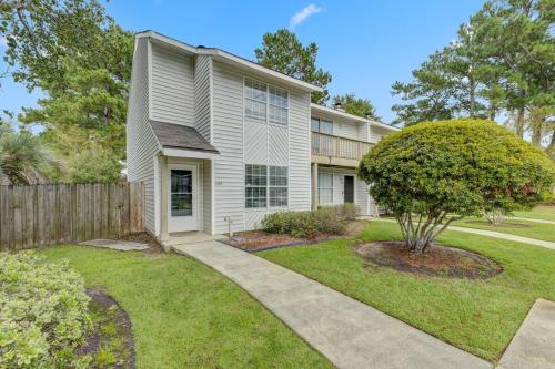 The Ember Classy 2 Bedroom with seasonal pool access thumb 3