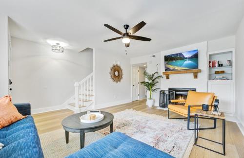 The Ember Classy 2 Bedroom with seasonal pool access thumb 4
