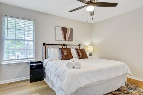 The Ember Classy 2 Bedroom with seasonal pool access The Ember Classy 2 Bedroom with seasonal pool access