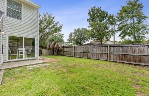 The Ember Classy 2 Bedroom with seasonal pool access The Ember Classy 2 Bedroom with seasonal pool access