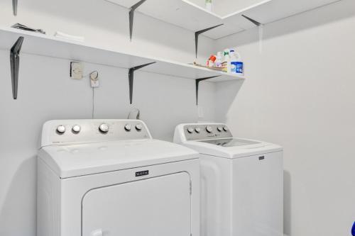 The Ember Classy 2 Bedroom with seasonal pool access The Ember Classy 2 Bedroom with seasonal pool access