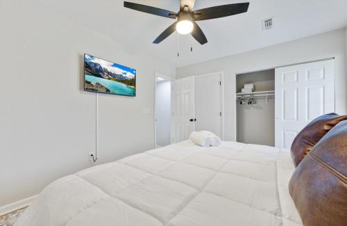 The Ember Classy 2 Bedroom with seasonal pool access The Ember Classy 2 Bedroom with seasonal pool access