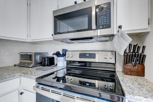 The Ember Classy 2 Bedroom with seasonal pool access The Ember Classy 2 Bedroom with seasonal pool access