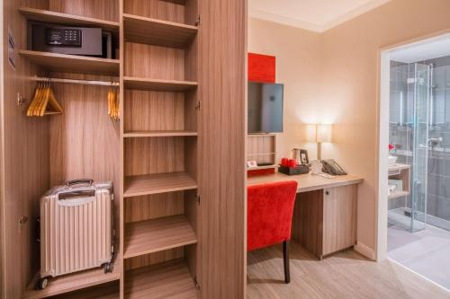 Best Western Plus Hotel Regence - image 8