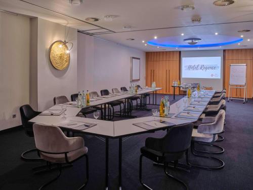 Best Western Plus Hotel Regence - image 11