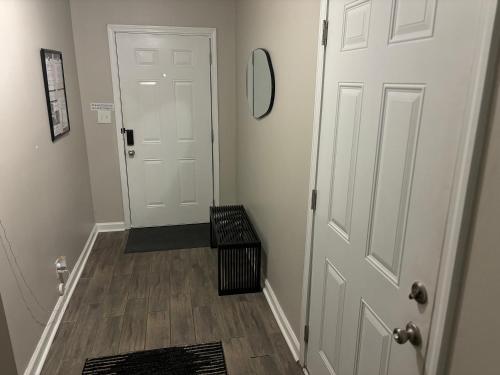 Queen Suite - Hot Tub - Home Theater - WiFi Queen Suite - Hot Tub - Home Theater - WiFi