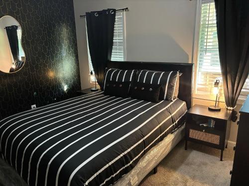 Queen Suite - Hot Tub - Home Theater - WiFi Queen Suite - Hot Tub - Home Theater - WiFi