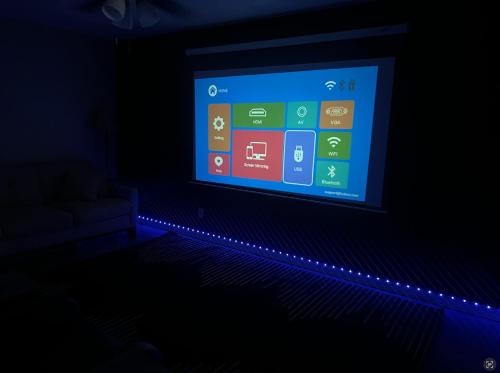 Queen Suite - Hot Tub - Home Theater - WiFi Queen Suite - Hot Tub - Home Theater - WiFi