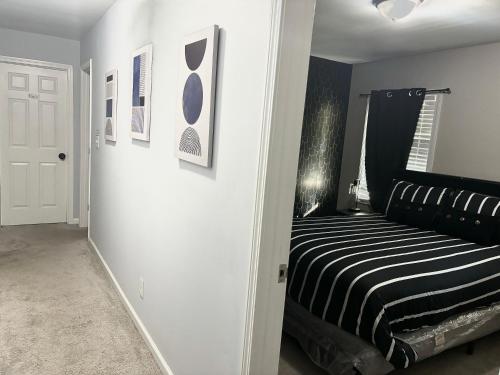 Queen Suite - Hot Tub - Home Theater - WiFi Queen Suite - Hot Tub - Home Theater - WiFi