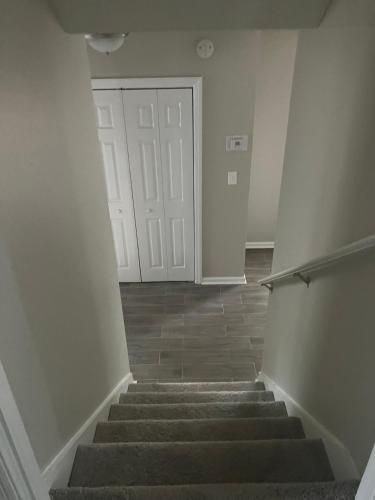 Queen Suite - Hot Tub - Home Theater - WiFi Queen Suite - Hot Tub - Home Theater - WiFi