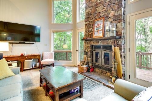 Wintergreen Resort Home with Deck, 1 Mi to Skiing! in Lyndhurst, USA